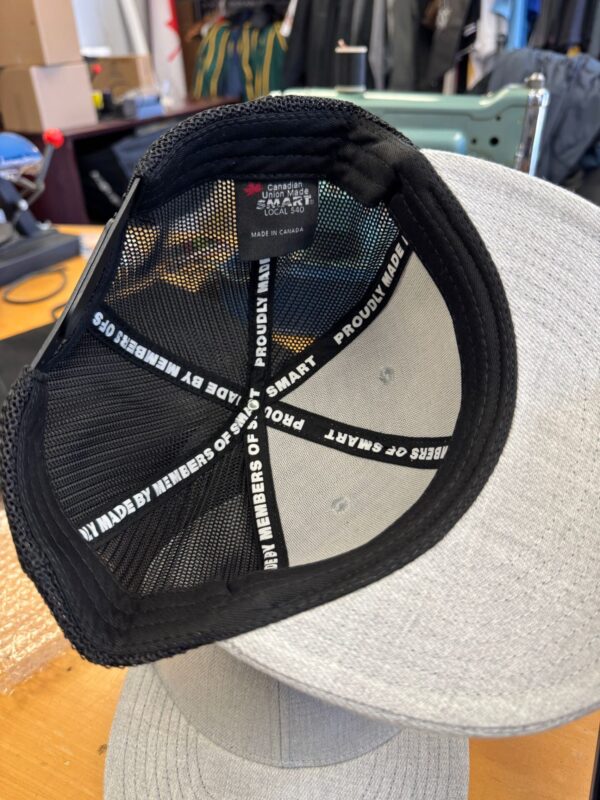 Two-tone Plain Mesh Cap - Image 3